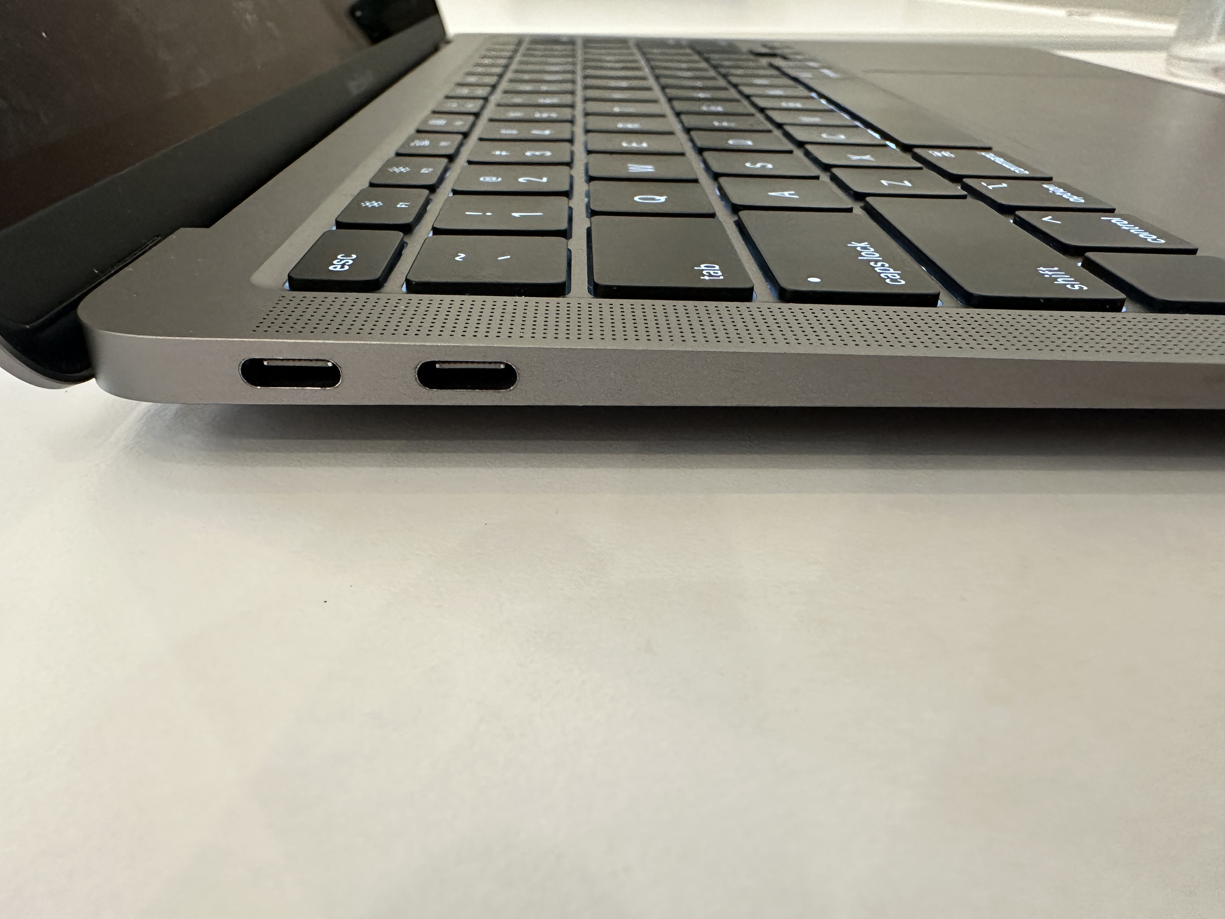 Apple 13-inch i7 MacBook Air  view 4