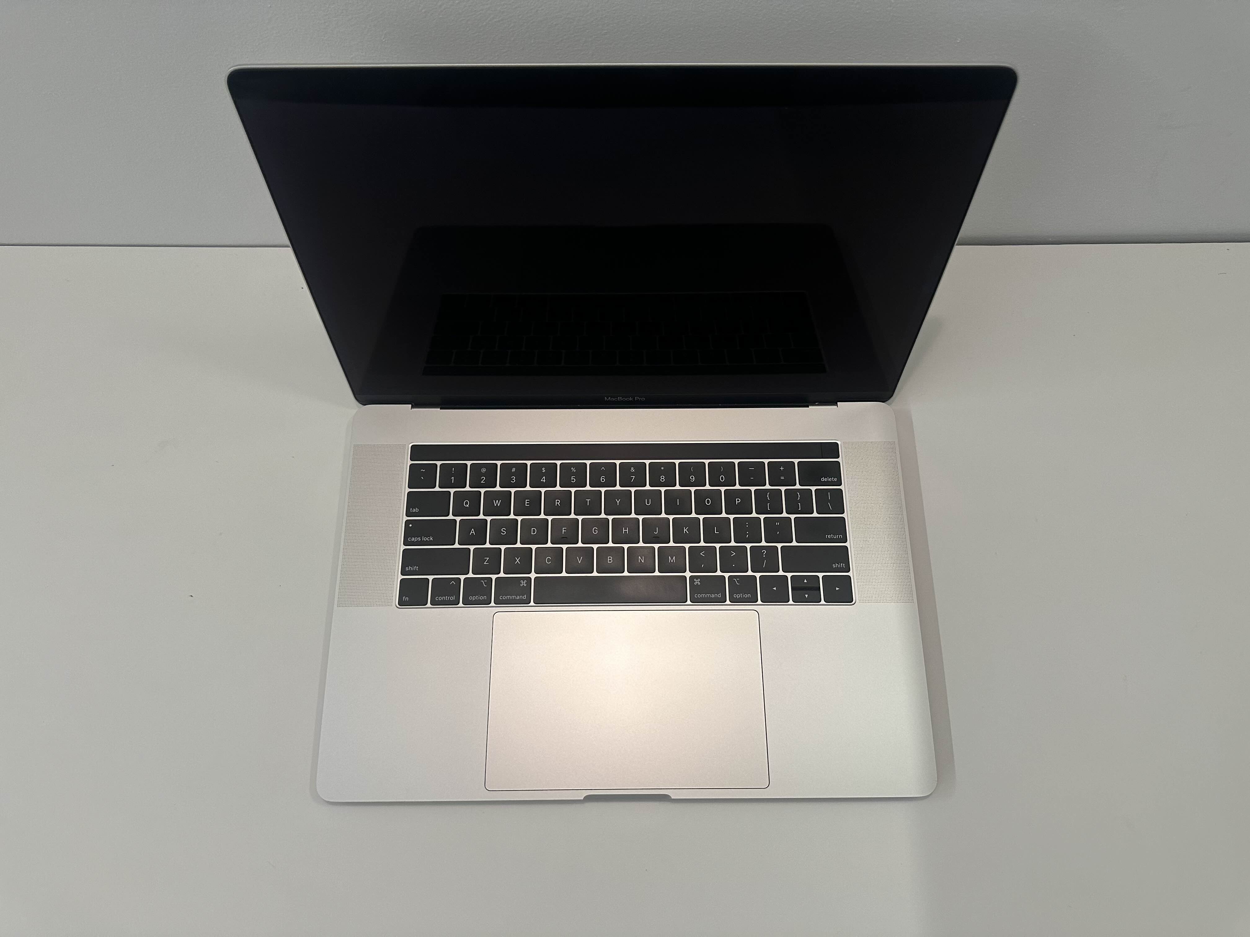 MacBook Pro 2018 - 2.6 GHz 6-Core Intel Core i7-8850H